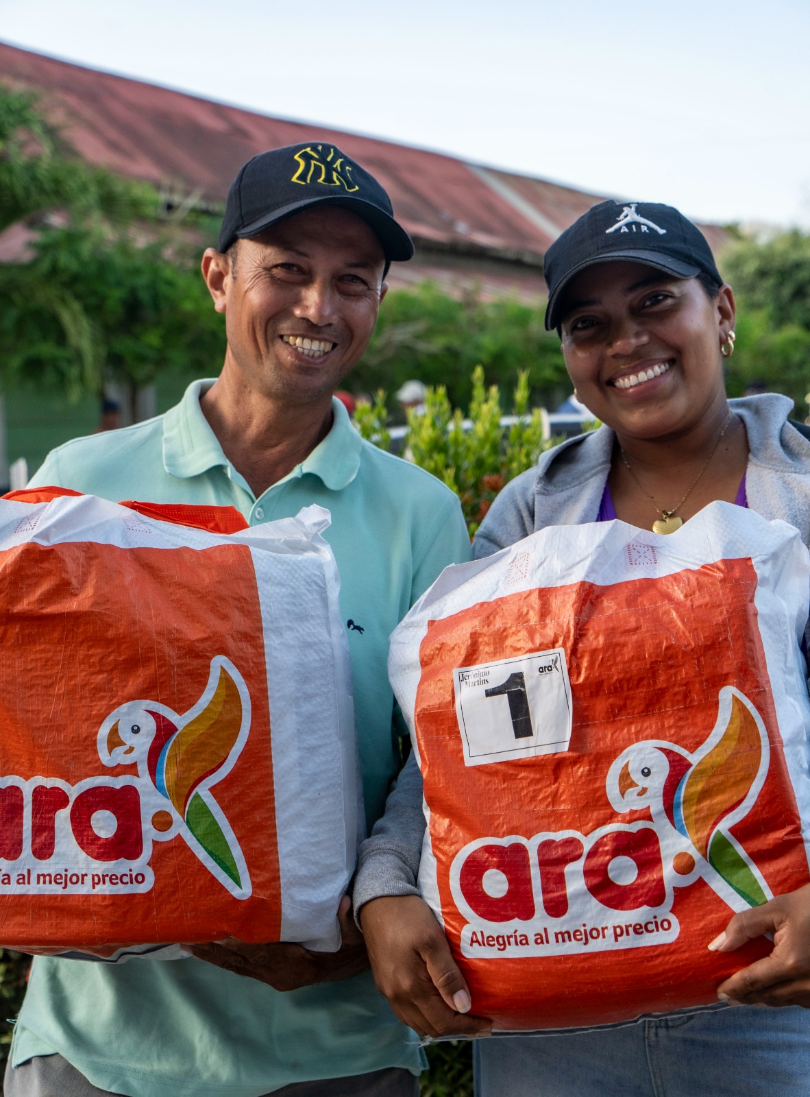 El Giro de Rigo, Tiendas Ara y la red de bancos de alimentos - ABACO, entregaron más de $160 millones en productos esenciales a familias de Córdoba