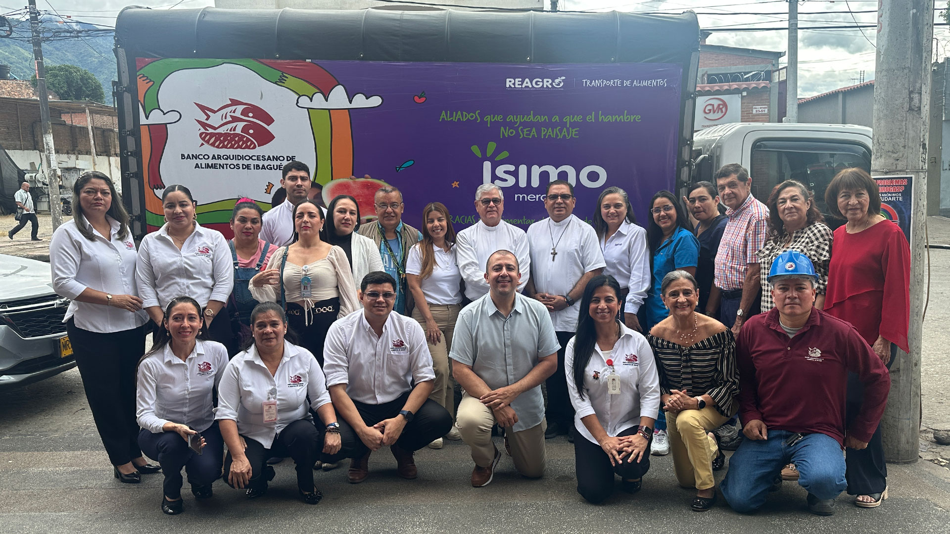 Entrega-Isimo-de-Camion-a-banco-de-alimentso-de-ibague-y-a-ABACO
